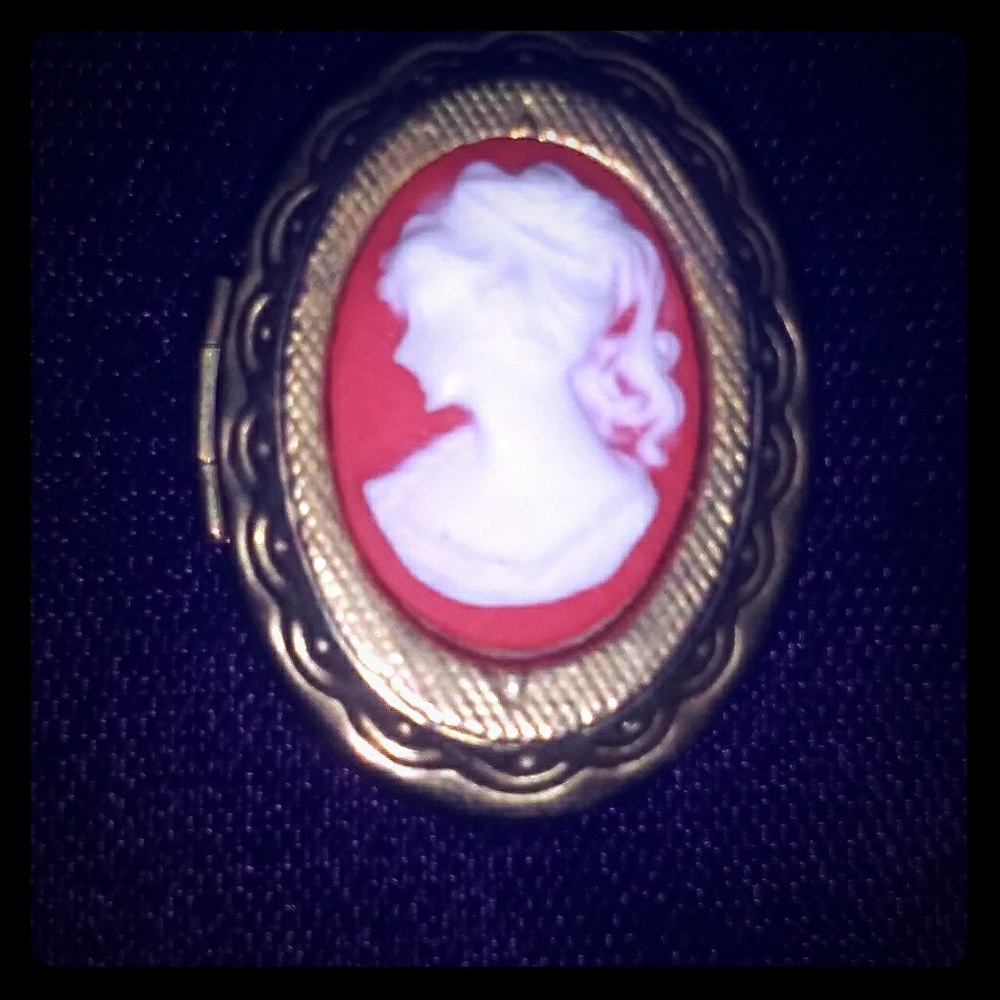 Genuine Vintage Cameo Pendant
